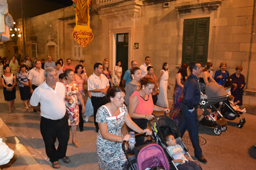 DSC_0142 Faithful reciting the Rosary