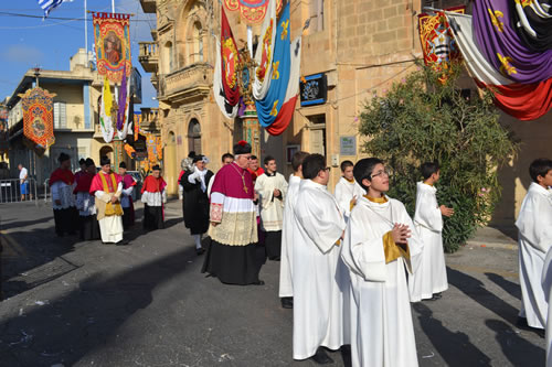 DSC_0003 Accompanying Bishop to Basilica