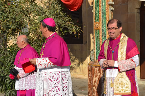 DSC_0005 Accompanying Bishop to Basilica