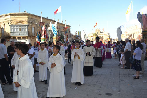 DSC_0009 Accompanying Bishop to Basilica