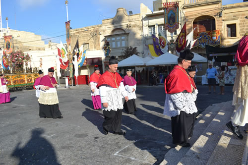 DSC_0007 Accompanying Bishop to Basilica