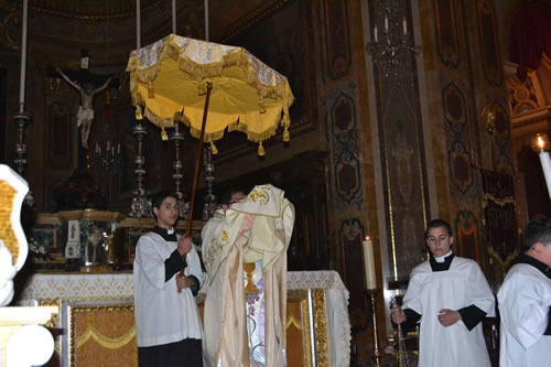 DSC_0192 Transposing the Blessed Sacrament to Altar of Repose