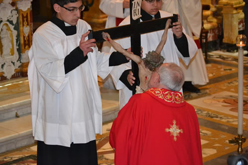 DSC_0055 Adoration of the Cross starts