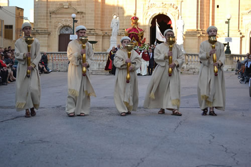 DSC_0301 Torch bearers