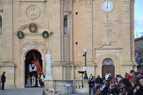 DSC_0008 On the stroke of 1800hra procession starts