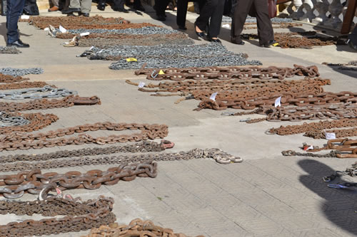 DSC_0004 chains to be carried in votive fulfilment