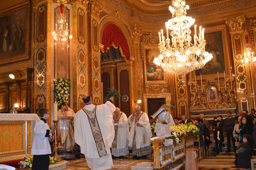 DSC_0167 Sprinkling Holy Water on the Clergy