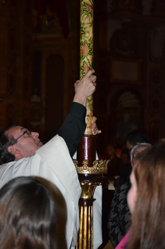 DSC_0032 Vicar puts the Paschal Candle in place