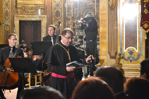 DSC_0022 Mgr Archpriest addressing the audience