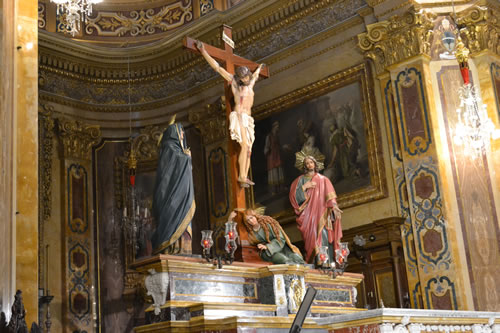 DSC_0002 The High Altar with statue of Crucifixion