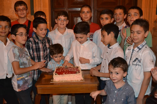 DSC_0124 Nicholas cuts cake of the occasion