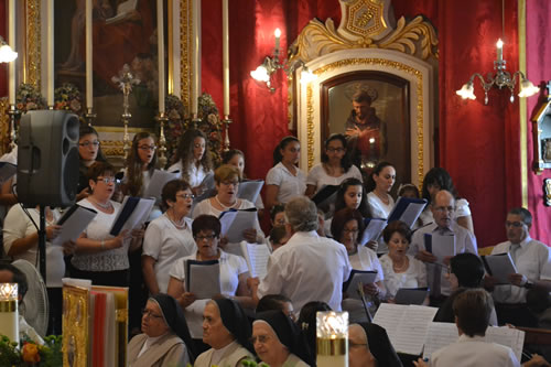 DSC_0467 Maranatha Choir singing Gloria