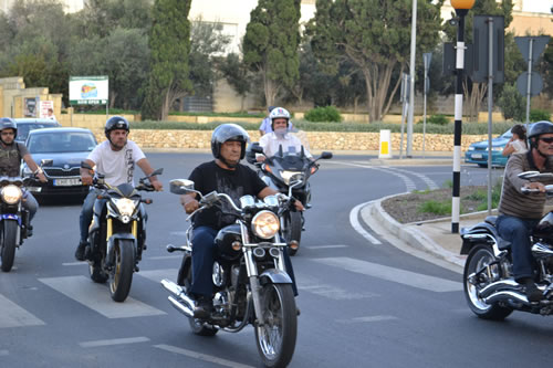 DSC_0403 Motorcade arrives in Xewkija