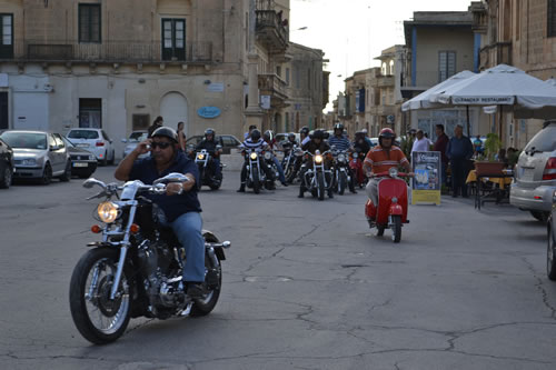 DSC_0390 Motorcade leaves for Xewkija