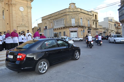 DSC_0392 Motorcade leaves for Xewkija