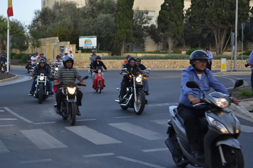 DSC_0400 Motorcade arrives in Xewkija