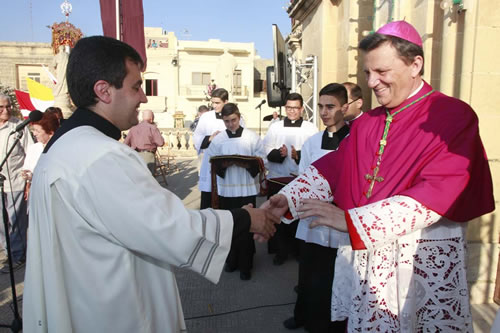 _MG_7263 Bishop Grech welcomes Fr Curmi