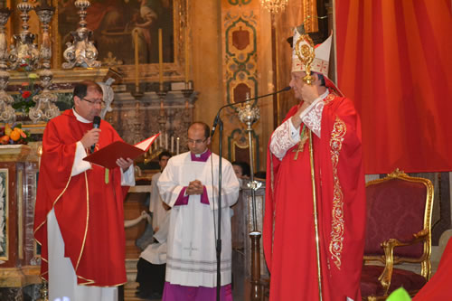 DSC_0030 Bishop asks if the candidates are prepared