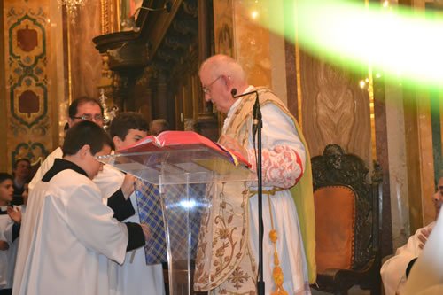 DSC_0105 Altar Boys presenting their gift