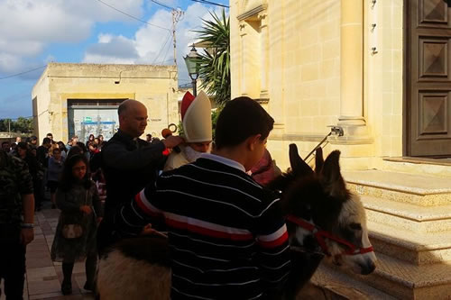 04 Arrival in front of the Church