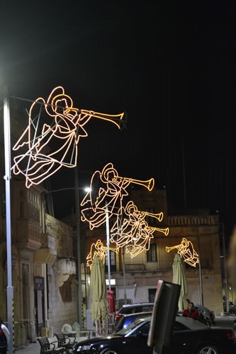 DSC_84 Angels alight in Victory Square