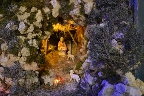 DSC_005 Large Crib In Basilica