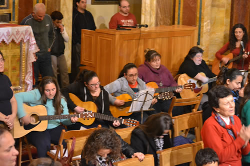 DSC_0105 Singing the Sanctus