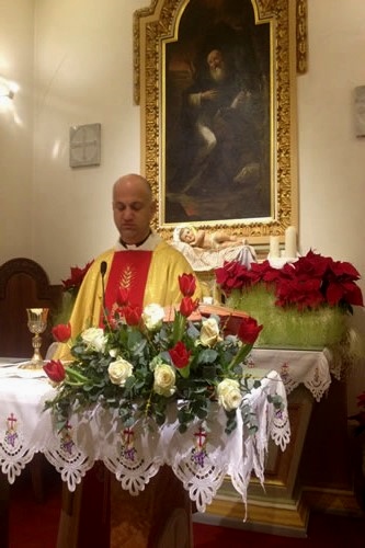 01 Rector saying Mass on Sunday Morning