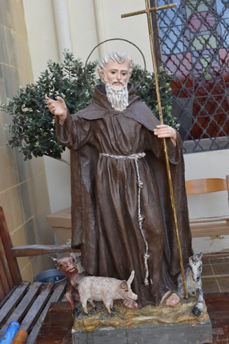 DSC_0809 O;d statue of St Anthony the Abbot