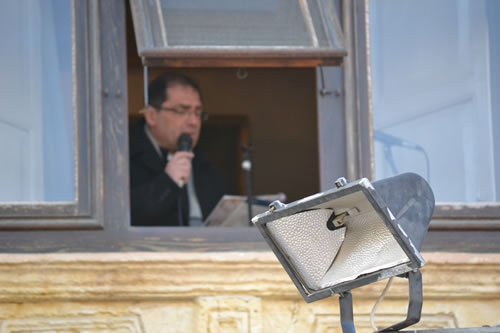 DSC_0158 Archpriest explaining what was to take place