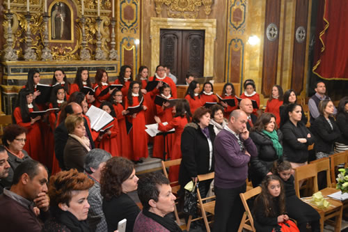 DSC_0258 Choir singing the Sanctus