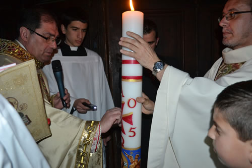 007 Cutting a cross into the Candle