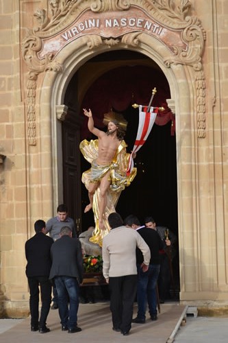 DSC_0115 Statue in Basilica entrance