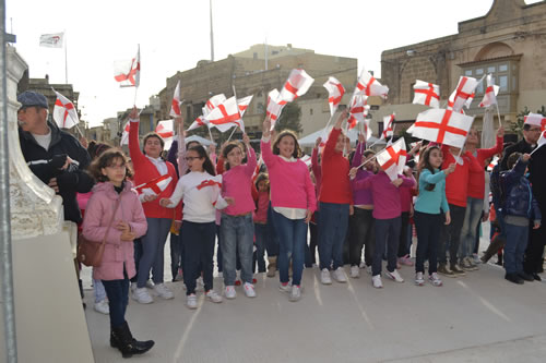 DSC_0116 Children greet Jesus Risen