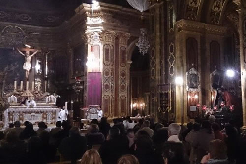 051 Exposition of Holy Eucharist inside the Basilica