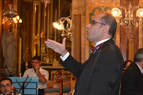 DSC_0028 Mro Josef Debrincat directing Orchestra, Choir and Soloists