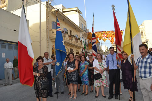 DSC_0038 Emigrants with their countries' colours