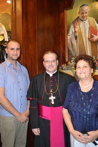 DSC_0396 With artist Farrugia and his mother