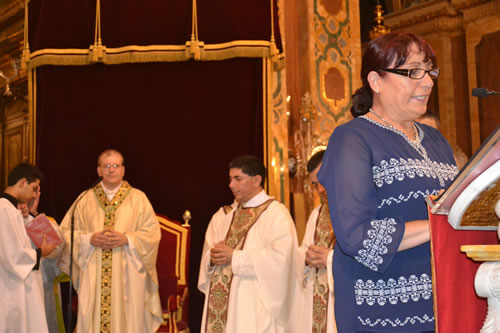 DSC_0210 Emigrant reads Prayer of the Faithful