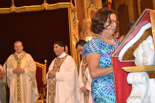 DSC_0214 Emigrant reads Prayer of the Faithful