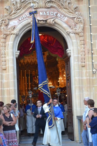 DSC_0042 Procession starts leaving the Basilica