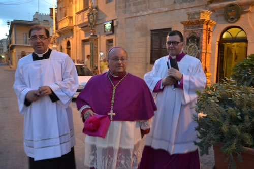 DSC_0276 Metropolitan Archbishop leaves parish Offices