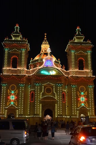 DSC_0388 The Basilica illuminated in festive mood