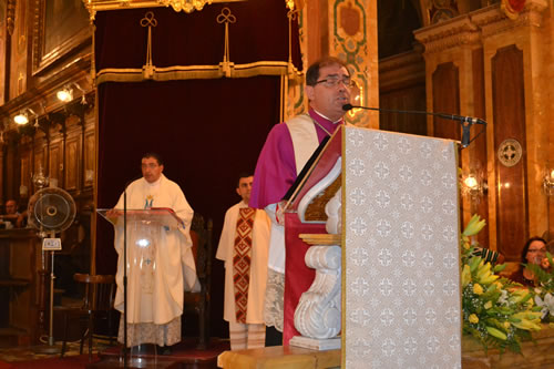 DSC_0048 Archpriest with directives for the feast