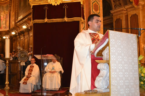 DSC_0014 Sannat Archpriest Fr Michael Curmi delivering the homily