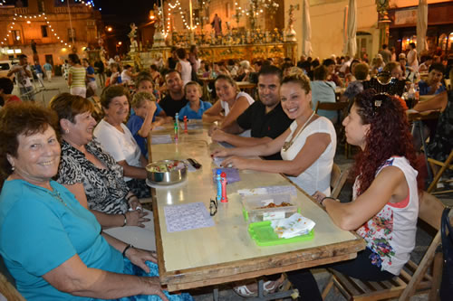 DSC_0478 Preparing for Bingo in Victory Square