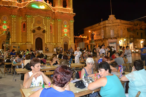 DSC_0481 Preparing for Bingo in Victory Square