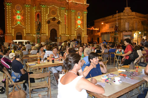 DSC_0482 Preparing for Bingo in Victory Square