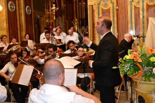 DSC_0003 Mro Antoine Muscat directing orchestra and choir