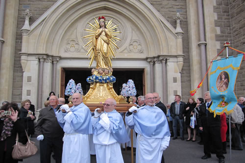 07 Statue outside Church